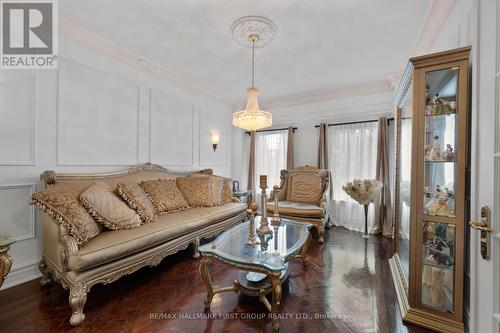 206 Corner Ridge Road, Aurora (Aurora Highlands), ON - Indoor Photo Showing Living Room