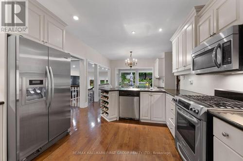 206 Corner Ridge Road, Aurora (Aurora Highlands), ON - Indoor Photo Showing Kitchen With Upgraded Kitchen