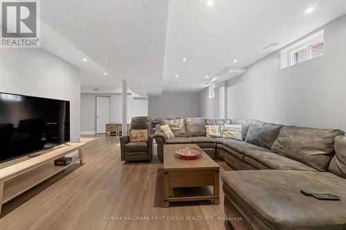 206 Corner Ridge Road, Aurora (Aurora Highlands), ON - Indoor Photo Showing Living Room