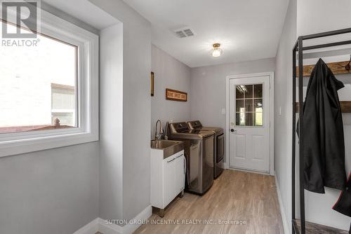 23 Grants Way, Barrie, ON - Indoor Photo Showing Laundry Room