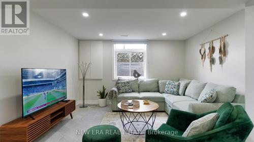 4115 Wilcox Road, Mississauga, ON - Indoor Photo Showing Living Room