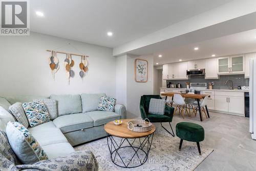 4115 Wilcox Road, Mississauga (Rathwood), ON - Indoor Photo Showing Living Room