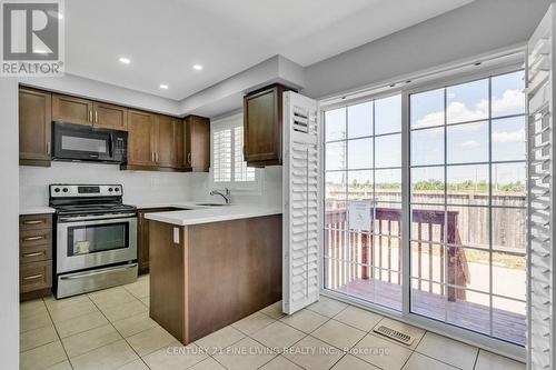 76 Teal Crest Circle, Brampton, ON - Indoor Photo Showing Kitchen