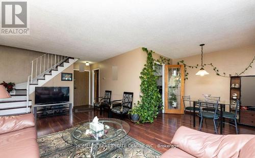 275 - 2095 Roche Court, Mississauga, ON - Indoor Photo Showing Living Room