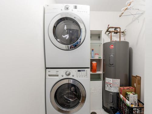 Salle de lavage - 212-2285 Av. Ekers, Mont-Royal, QC - Indoor Photo Showing Laundry Room