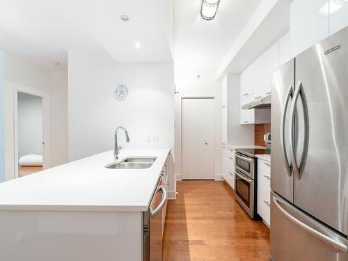 Kitchen - 212-2285 Av. Ekers, Mont-Royal, QC - Indoor Photo Showing Kitchen With Double Sink With Upgraded Kitchen