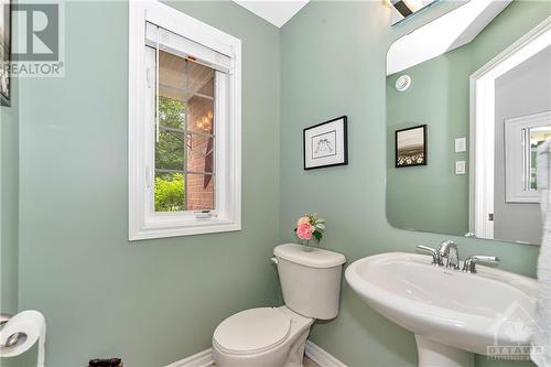 130 Tandalee Crescent, Ottawa, ON - Indoor Photo Showing Bathroom