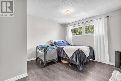 70 Lindsay Drive, Saskatoon, SK - Indoor Photo Showing Bedroom