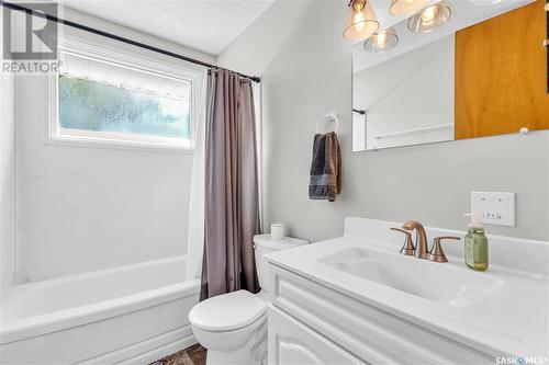 70 Lindsay Drive, Saskatoon, SK - Indoor Photo Showing Bathroom