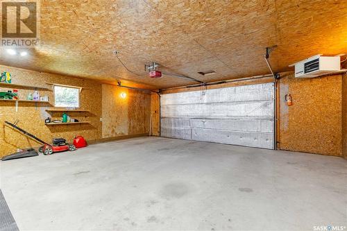 70 Lindsay Drive, Saskatoon, SK - Indoor Photo Showing Garage