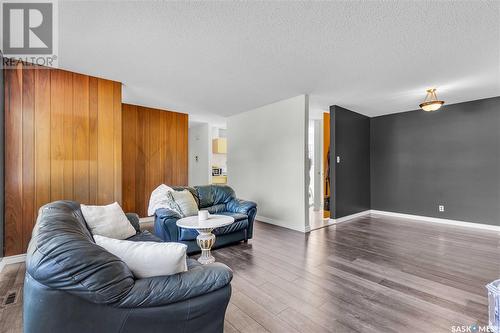 70 Lindsay Drive, Saskatoon, SK - Indoor Photo Showing Living Room