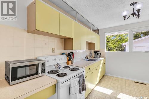 70 Lindsay Drive, Saskatoon, SK - Indoor Photo Showing Kitchen