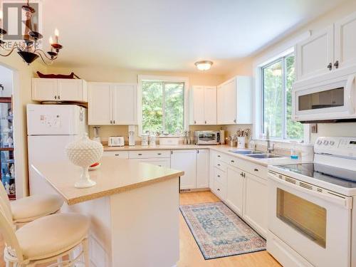 6833 Irvine Street, Powell River, BC - Indoor Photo Showing Kitchen With Double Sink