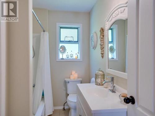 6833 Irvine Street, Powell River, BC - Indoor Photo Showing Bathroom