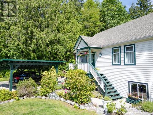 6833 Irvine Street, Powell River, BC - Outdoor