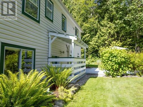 6833 Irvine Street, Powell River, BC - Outdoor With Deck Patio Veranda