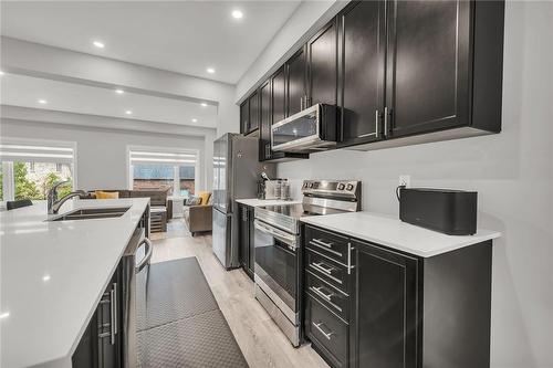 187 Wilson Street W|Unit #32, Ancaster, ON - Indoor Photo Showing Kitchen With Double Sink With Upgraded Kitchen