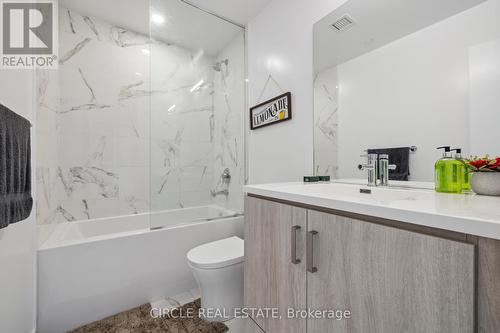 1101 - 60 Honeycrisp Crescent, Vaughan, ON - Indoor Photo Showing Bathroom