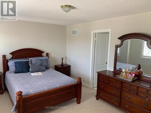 14 Fieldview Drive, Brampton, ON - Indoor Photo Showing Bedroom