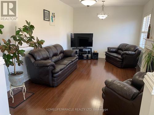 14 Fieldview Drive, Brampton, ON - Indoor Photo Showing Living Room