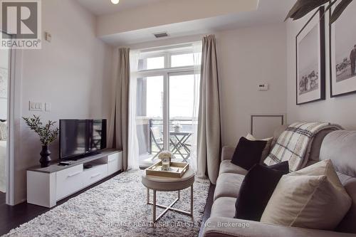 410 - 5020 Corporate Drive, Burlington, ON - Indoor Photo Showing Living Room