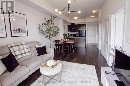 410 - 5020 Corporate Drive, Burlington, ON - Indoor Photo Showing Living Room