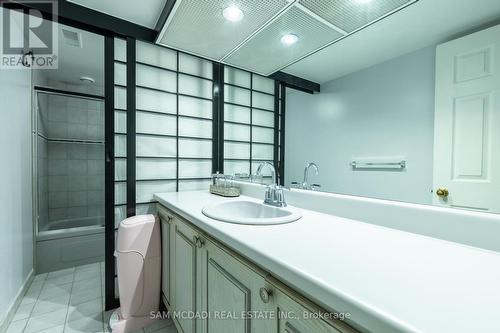 1130 Falgarwood Drive, Oakville, ON - Indoor Photo Showing Bathroom