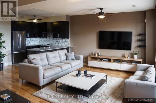 8 - 885 Lakeshore Road E, Mississauga, ON - Indoor Photo Showing Living Room