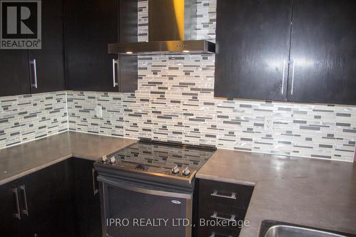 8 - 885 Lakeshore Road E, Mississauga, ON - Indoor Photo Showing Kitchen