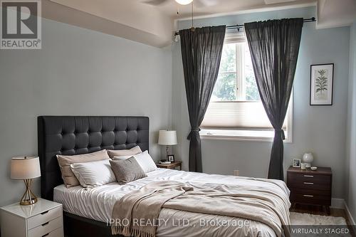 8 - 885 Lakeshore Road E, Mississauga, ON - Indoor Photo Showing Bedroom