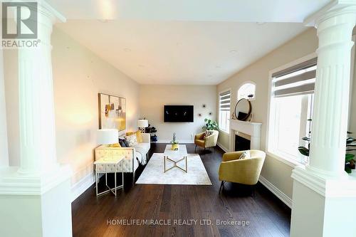31 Daleridge Crescent S, Brampton, ON - Indoor Photo Showing Living Room
