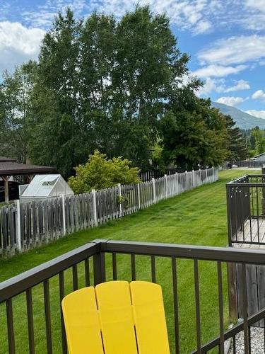 4864 Emerald Avenue, Canal Flats, BC - Outdoor With Backyard
