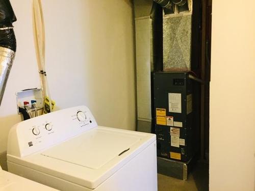 4864 Emerald Avenue, Canal Flats, BC - Indoor Photo Showing Laundry Room