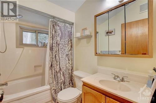 Main bath - 2589 Calabogie Road, Calabogie, ON - Indoor Photo Showing Bathroom