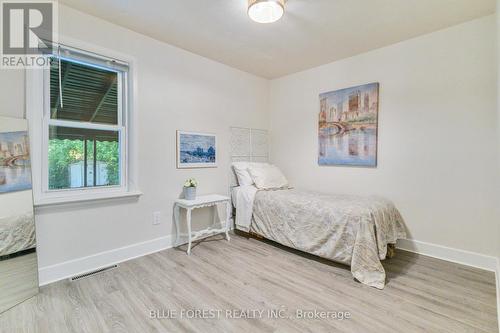 8 Durham Street, London, ON - Indoor Photo Showing Bedroom