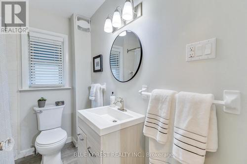 8 Durham Street, London, ON - Indoor Photo Showing Bathroom