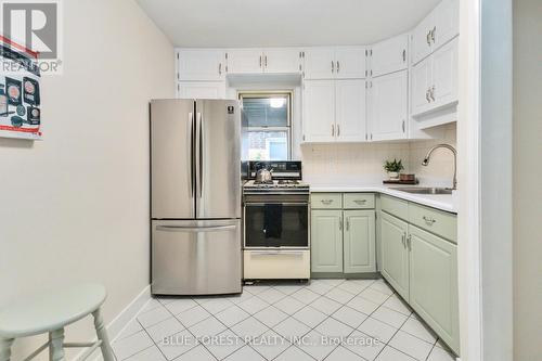 8 Durham Street, London, ON - Indoor Photo Showing Kitchen