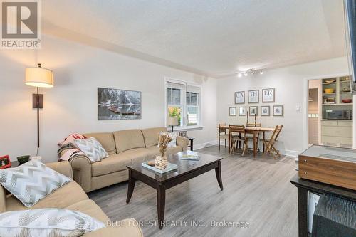 8 Durham Street, London, ON - Indoor Photo Showing Living Room