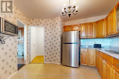 1506 - 15 Vicora Link Way, Toronto, ON - Indoor Photo Showing Kitchen