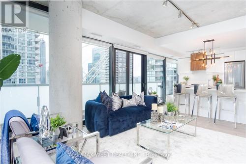 2207 - 11 Charlotte Street, Toronto, ON - Indoor Photo Showing Living Room