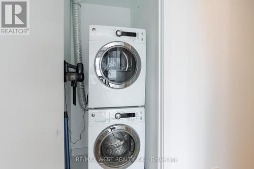 2207 - 11 Charlotte Street, Toronto, ON - Indoor Photo Showing Laundry Room