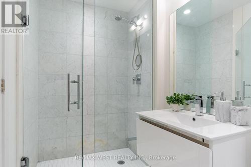 2207 - 11 Charlotte Street, Toronto, ON - Indoor Photo Showing Bathroom