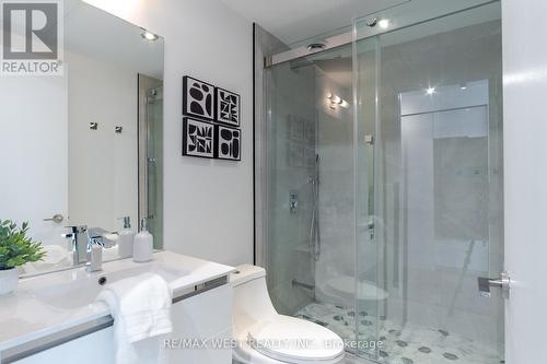 2207 - 11 Charlotte Street, Toronto, ON - Indoor Photo Showing Bathroom