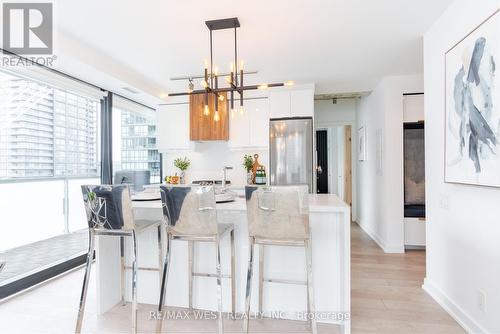 2207 - 11 Charlotte Street, Toronto, ON - Indoor Photo Showing Kitchen