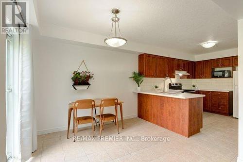 13 - 468 Doon South Drive, Kitchener, ON - Indoor Photo Showing Kitchen