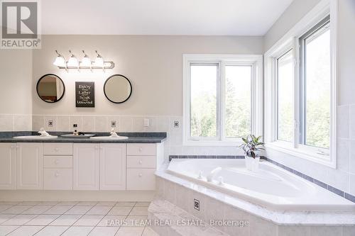 2320 7Th Line, Innisfil, ON - Indoor Photo Showing Bathroom