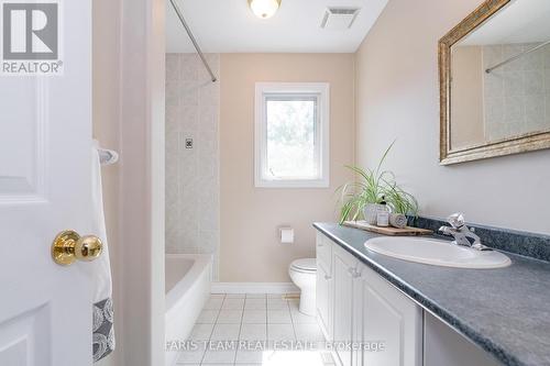 2320 7Th Line, Innisfil, ON - Indoor Photo Showing Bathroom