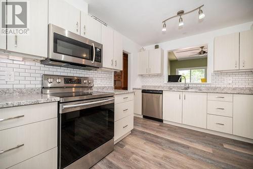 14 Silvie Street, Deep River, ON - Indoor Photo Showing Kitchen With Upgraded Kitchen