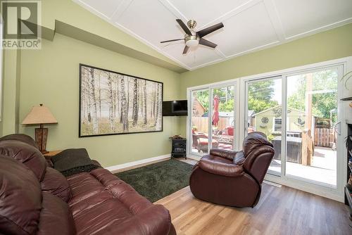 14 Silvie Street, Deep River, ON - Indoor Photo Showing Living Room