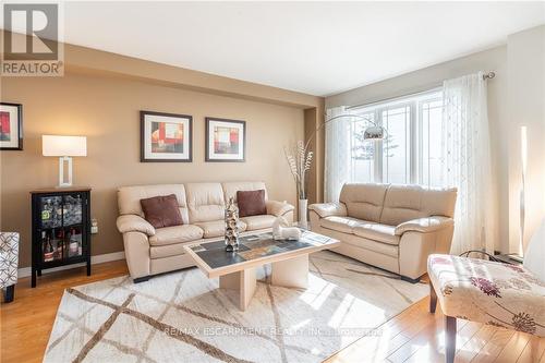 69 Periwinkle Drive, Hamilton, ON - Indoor Photo Showing Living Room